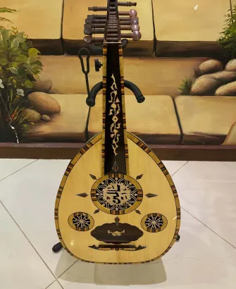 Handcrafted Salmeen Oud – Golden Radiance Edition