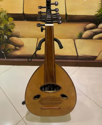 Handcrafted Salmeen Oud – Classic Natural Finish