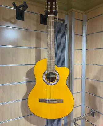 New York Pro 4/4 Classical Guitar front