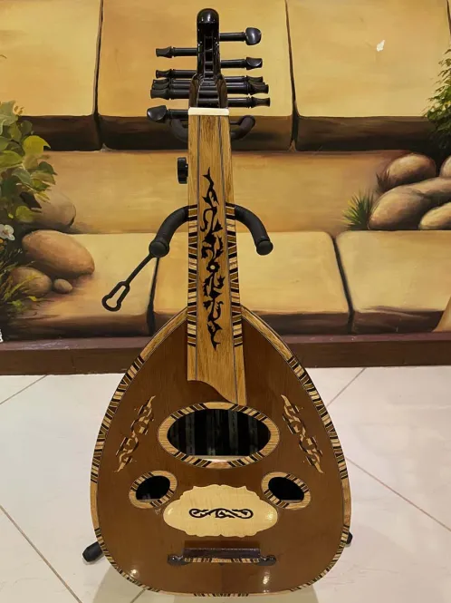 Handcrafted Salmeen Oud – Classic Walnut Elegance