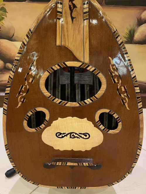 Handcrafted Salmeen Oud – Classic Walnut Elegance