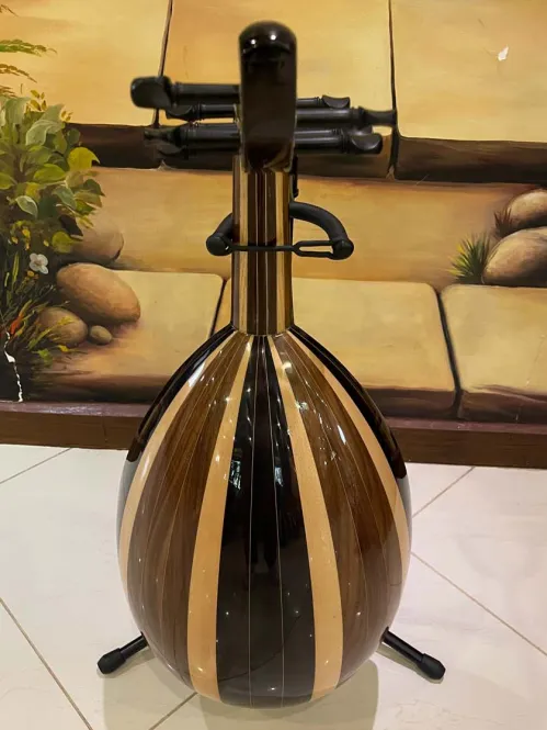 Handcrafted Salmeen Oud – Classic Walnut Elegance