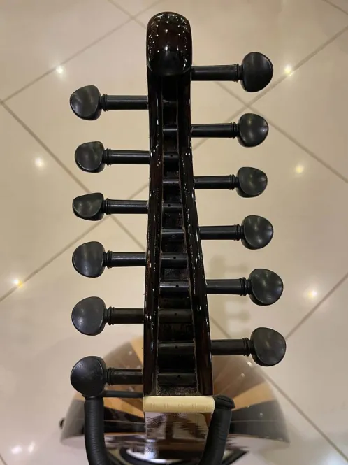 Handcrafted Salmeen Oud – Classic Walnut Elegance