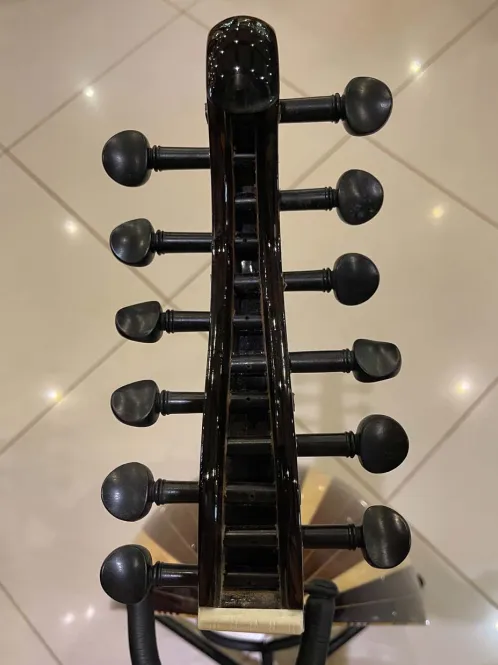 Handcrafted Salmeen Oud – Classic Harmony Edition