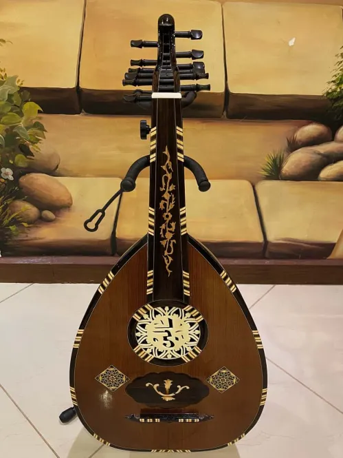 Handcrafted Salmeen Oud – Darkwood Harmony