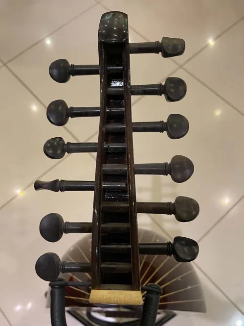 Handcrafted Salmeen Oud – Heritage Flame Design