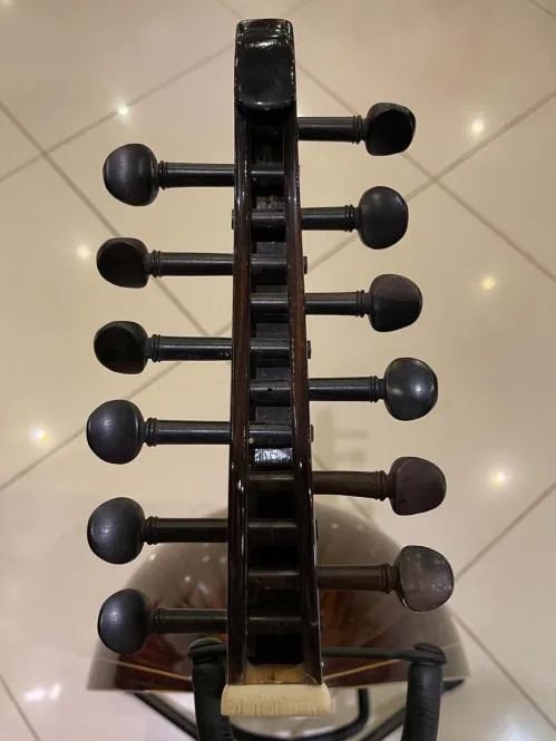 Handcrafted Salmeen Oud – Golden Floral Edition