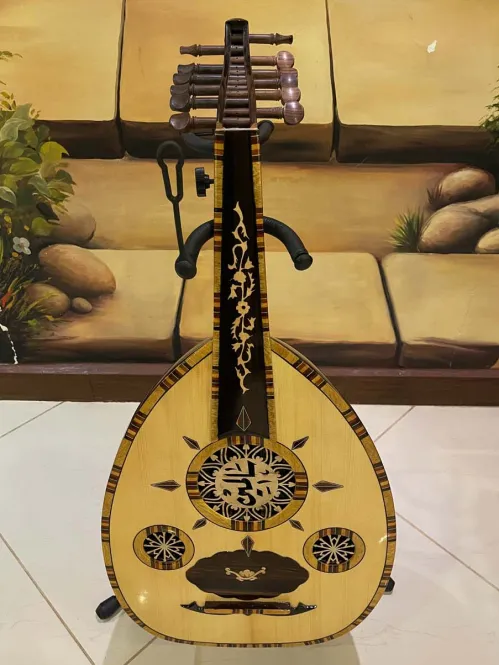 Handcrafted Salmeen Oud – Golden Radiance Edition