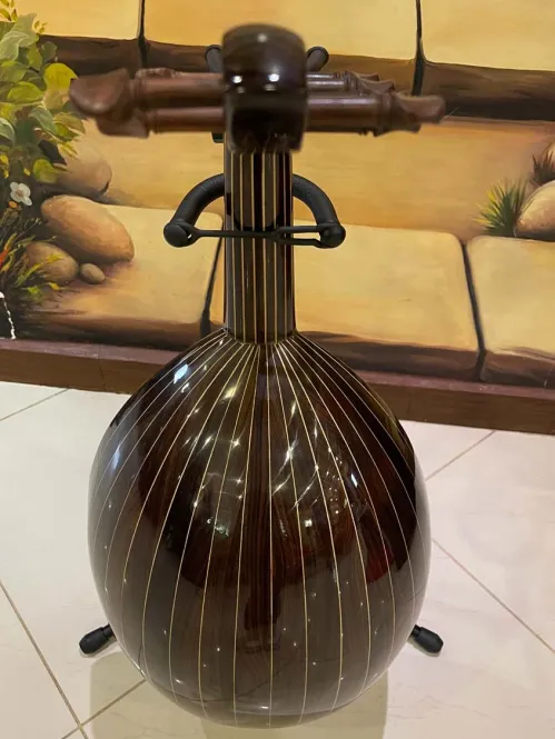 Handcrafted Salmeen Oud – Golden Radiance Edition