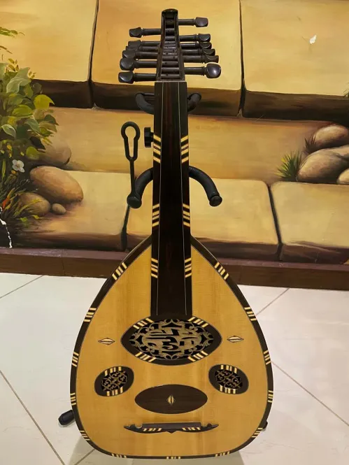 Handcrafted Salmeen Oud – Classic Elegance