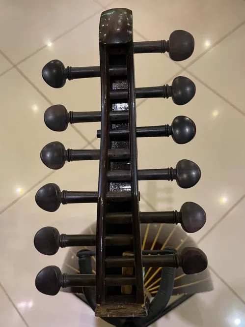 Handcrafted Salmeen Oud – Classic Elegance