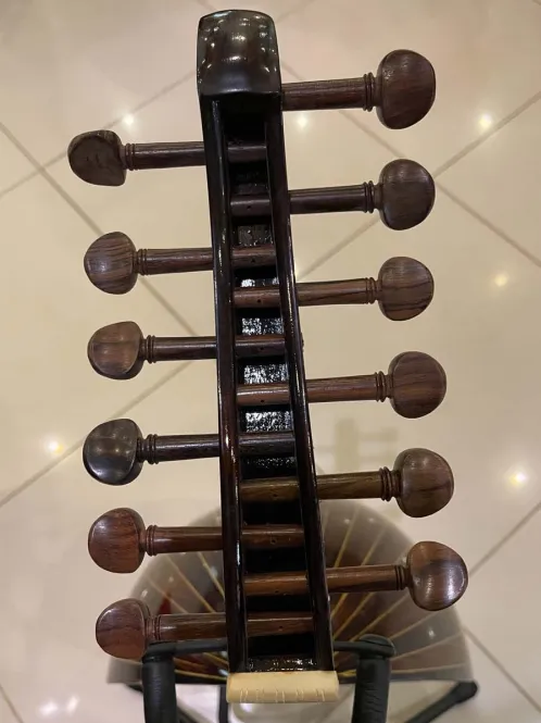 Handcrafted Salmeen Oud – Golden Rosette Edition