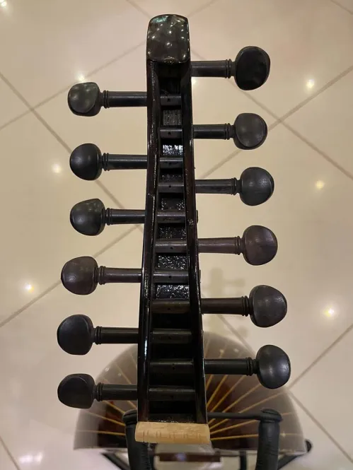 Handcrafted Salmeen Oud – Royal Heritage Design