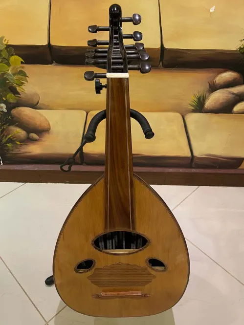 Handcrafted Salmeen Oud – Classic Natural Finish