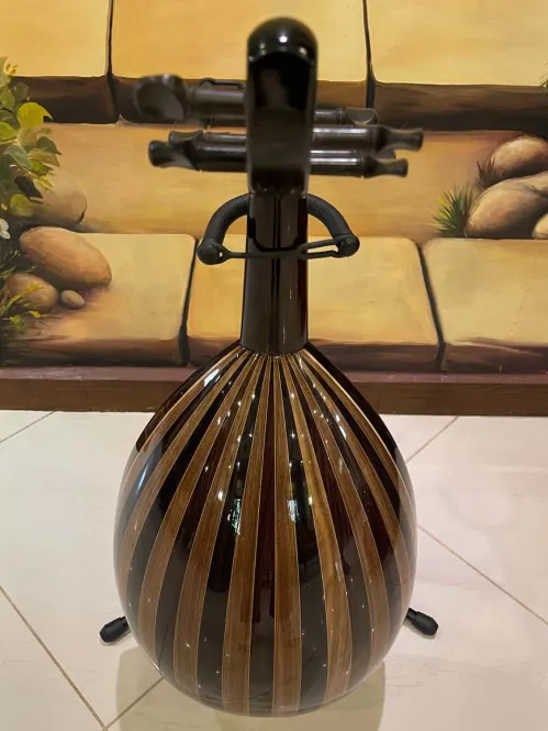 Handcrafted Salmeen Oud – Classic Natural Finish