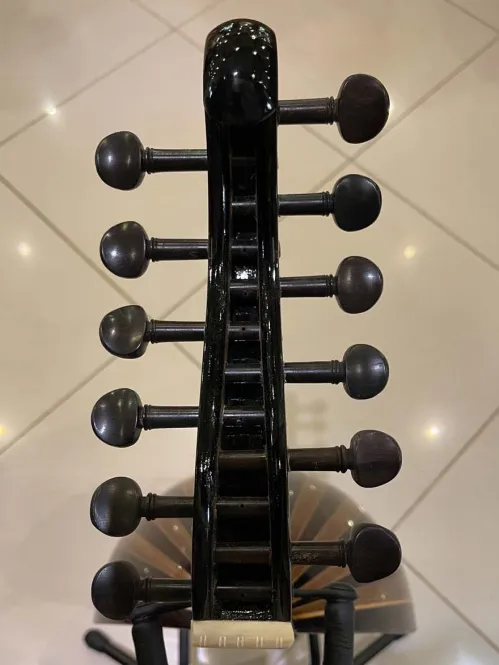 Handcrafted Salmeen Oud – Classic Natural Finish