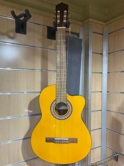 New York Pro 4/4 Classical Guitar front